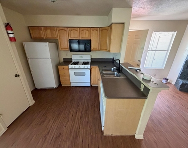 2203 Leah Cv - Photo Thumbnail 2