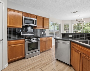 15301 Ecorio Dr - Photo Thumbnail 10