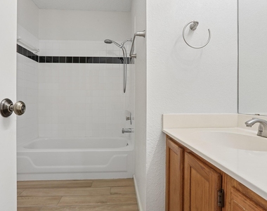 15301 Ecorio Dr - Photo Thumbnail 4