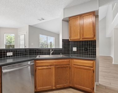 15301 Ecorio Dr - Photo Thumbnail 11