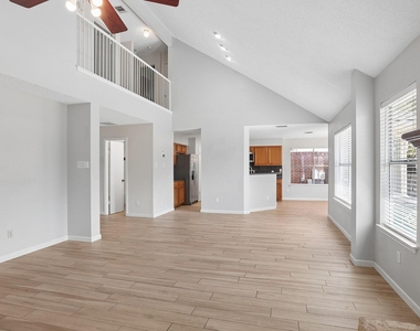 15301 Ecorio Dr - Photo Thumbnail 6