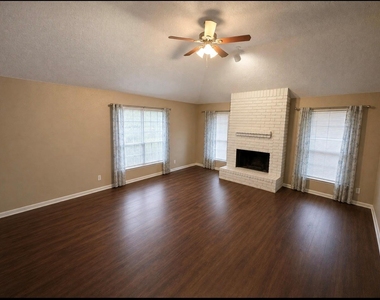 16405 Lone Wolf Dr - Photo Thumbnail 5