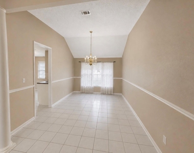 16405 Lone Wolf Dr - Photo Thumbnail 3