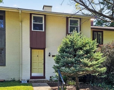 5449 Mystic Court E - Photo Thumbnail 4