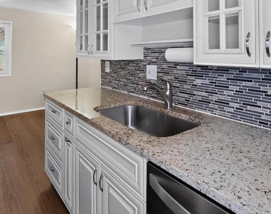 5449 Mystic Court E - Photo Thumbnail 14