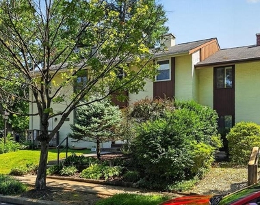 5449 Mystic Court E - Photo Thumbnail 2