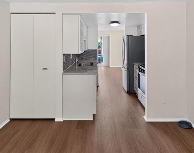 5449 Mystic Court E - Photo Thumbnail 7