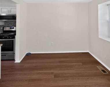 5449 Mystic Court E - Photo Thumbnail 5