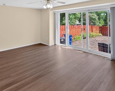 5449 Mystic Court E - Photo Thumbnail 15