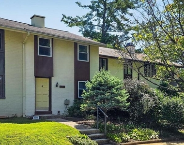 5449 Mystic Court E - Photo Thumbnail 3