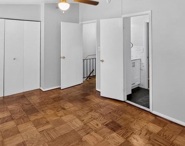 5449 Mystic Court E - Photo Thumbnail 24