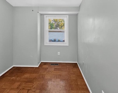 5449 Mystic Court E - Photo Thumbnail 29