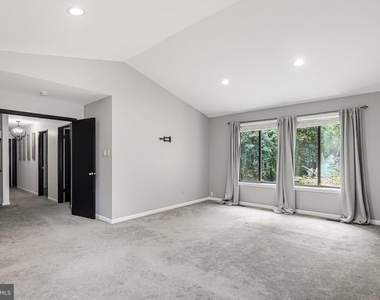 6103 Triangle Drive - Photo Thumbnail 26