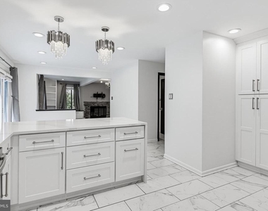 6103 Triangle Drive - Photo Thumbnail 39