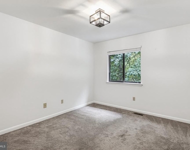 6103 Triangle Drive - Photo Thumbnail 15