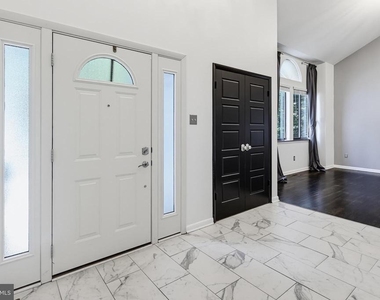 6103 Triangle Drive - Photo Thumbnail 5