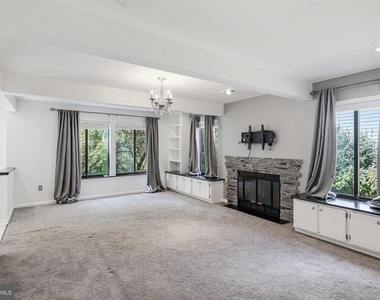 6103 Triangle Drive - Photo Thumbnail 34