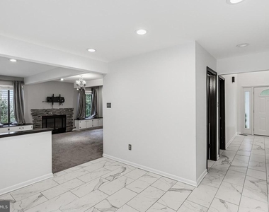 6103 Triangle Drive - Photo Thumbnail 10