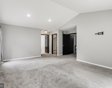 6103 Triangle Drive - Photo Thumbnail 24