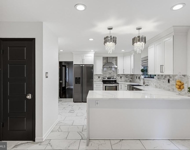 6103 Triangle Drive - Photo Thumbnail 11
