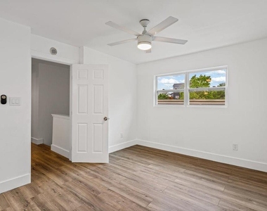 6401 Chimney Creek Cir - Photo Thumbnail 10