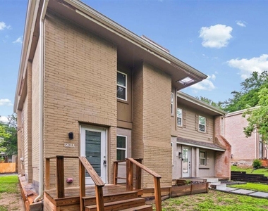 6401 Chimney Creek Cir - Photo Thumbnail 1
