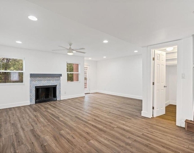 6401 Chimney Creek Cir - Photo Thumbnail 3