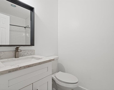6401 Chimney Creek Cir - Photo Thumbnail 12