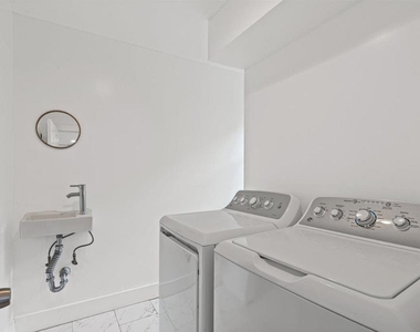 6401 Chimney Creek Cir - Photo Thumbnail 8
