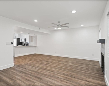 6401 Chimney Creek Cir - Photo Thumbnail 2