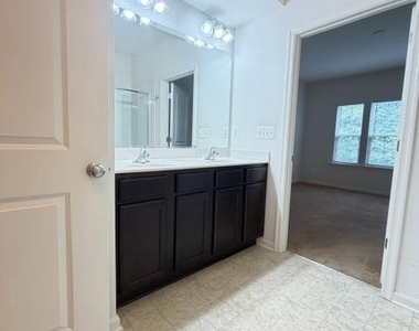 210 Trails Way - Photo Thumbnail 35