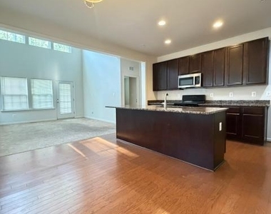 210 Trails Way - Photo Thumbnail 5
