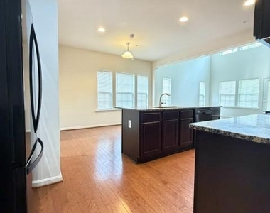 210 Trails Way - Photo Thumbnail 8