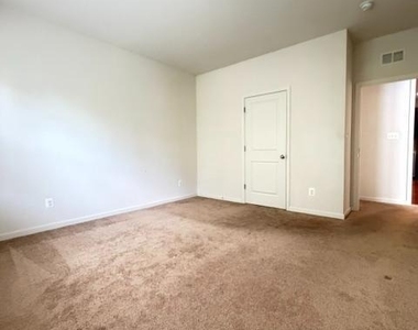 210 Trails Way - Photo Thumbnail 36