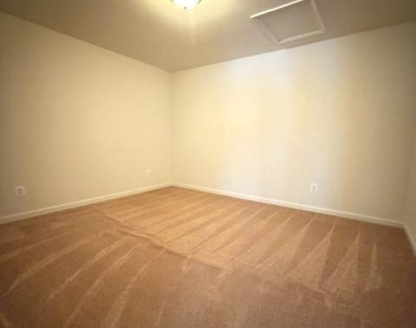 210 Trails Way - Photo Thumbnail 21
