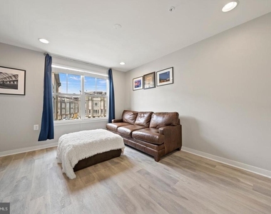 1445 Trafalgar Lane - Photo Thumbnail 11