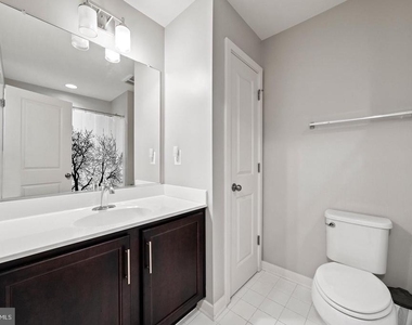 1445 Trafalgar Lane - Photo Thumbnail 13