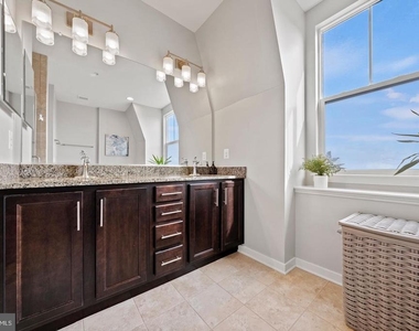 1445 Trafalgar Lane - Photo Thumbnail 16