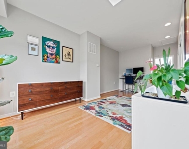 1445 Trafalgar Lane - Photo Thumbnail 9