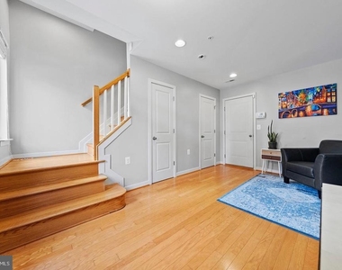 1445 Trafalgar Lane - Photo Thumbnail 1