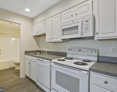28 Liberty Street - Photo Thumbnail 6