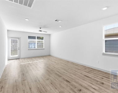 8129 Linnie Ln - Photo Thumbnail 11