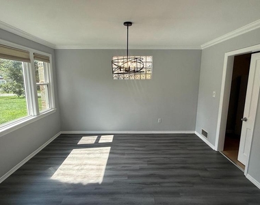 435 Main Street - Photo Thumbnail 8