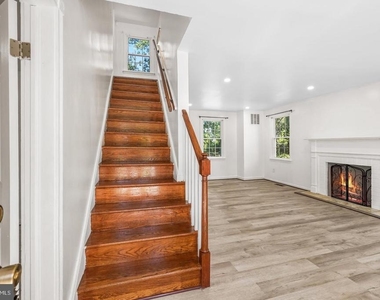 7022 Deerfield Road - Photo Thumbnail 4
