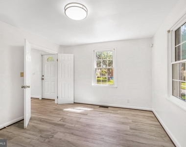 7022 Deerfield Road - Photo Thumbnail 10