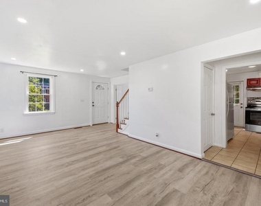 7022 Deerfield Road - Photo Thumbnail 7