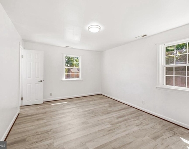 7022 Deerfield Road - Photo Thumbnail 15