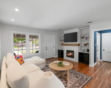 1215 Payne Ave - Photo Thumbnail 15
