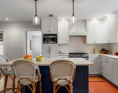 1215 Payne Ave - Photo Thumbnail 6