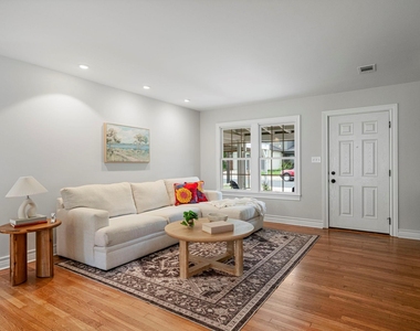 1215 Payne Ave - Photo Thumbnail 12